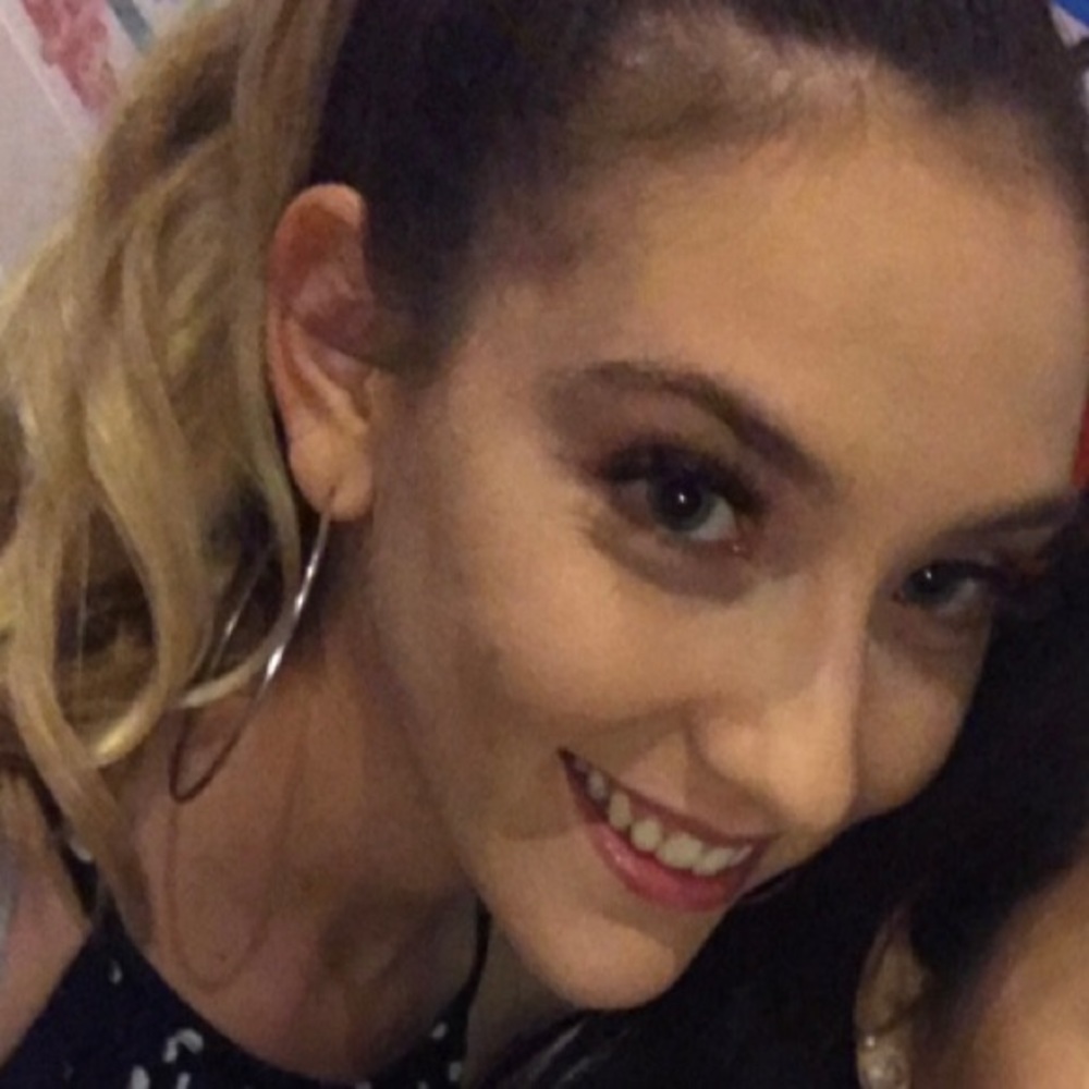 Meet your Posher, Simone